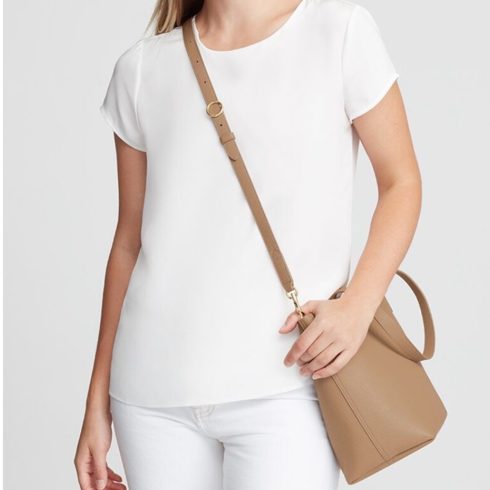 CUYANA Small Classic Structured Tote - Pebbled Leather - Picture 4 of 16